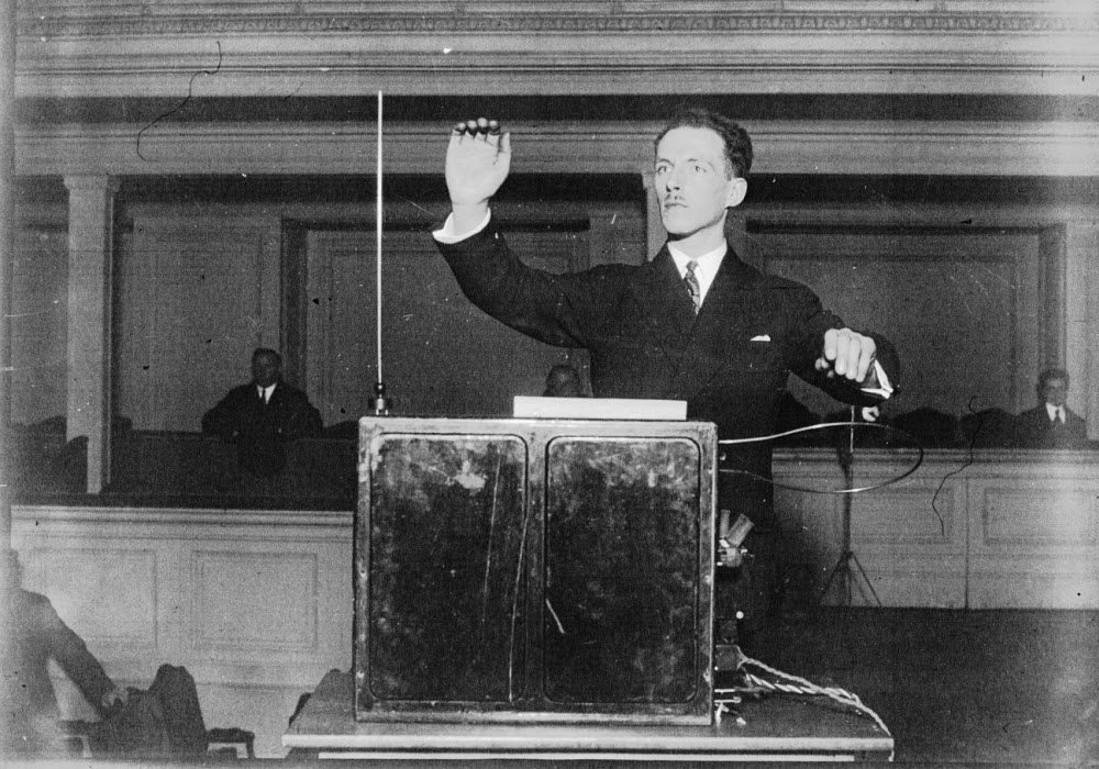 Theremin The Musical Instrument That You Can Play Without Touching