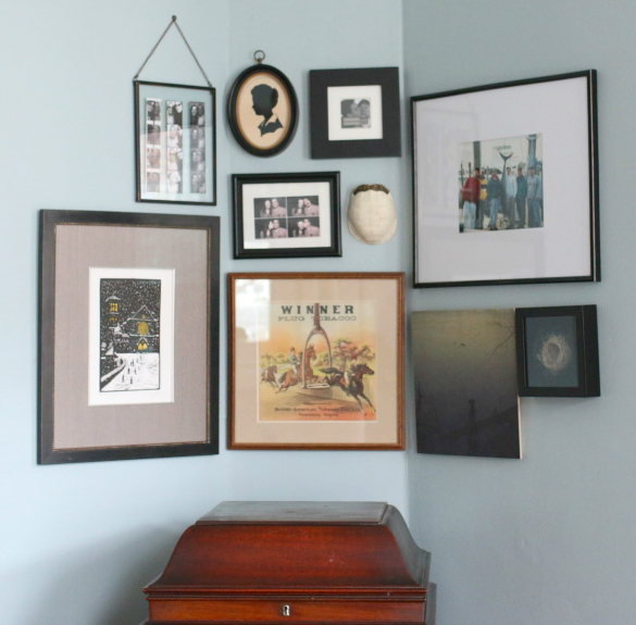corner-gallery-wall-how-to-hang-art-on-a-curved-wall-17-apart