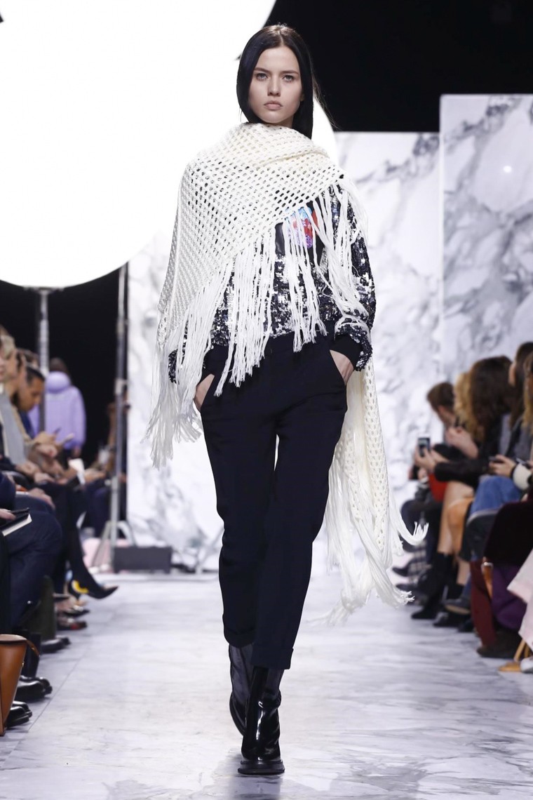 Carven Fall/Winter 2016-2017 RTW PFW carven-fall-winter-2016-2017-collection-paris-fashion-week, carven-fall-winter-2016-2017, carven-fall-winter-2016, carven-fall-winter-2017, carven-fall-winter, carven-fall, carven-fall-2016-2017, carven-fall-2016, carven-fall-2017, dudessinauxpodiums, du-dessin-aux-podiums