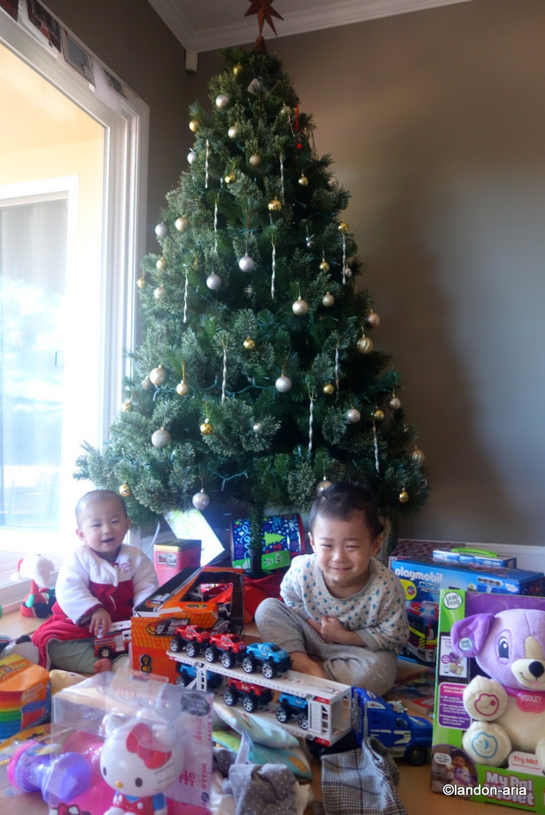 Landon (承熹) & Aria (乙蕾) Week 45 Boxing Day unwrap