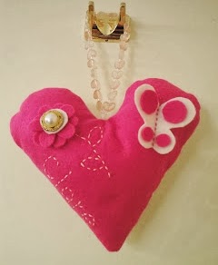 http://shanghaimonkey.blogspot.ca/2010/06/sweet-heart-hanger-craft.html