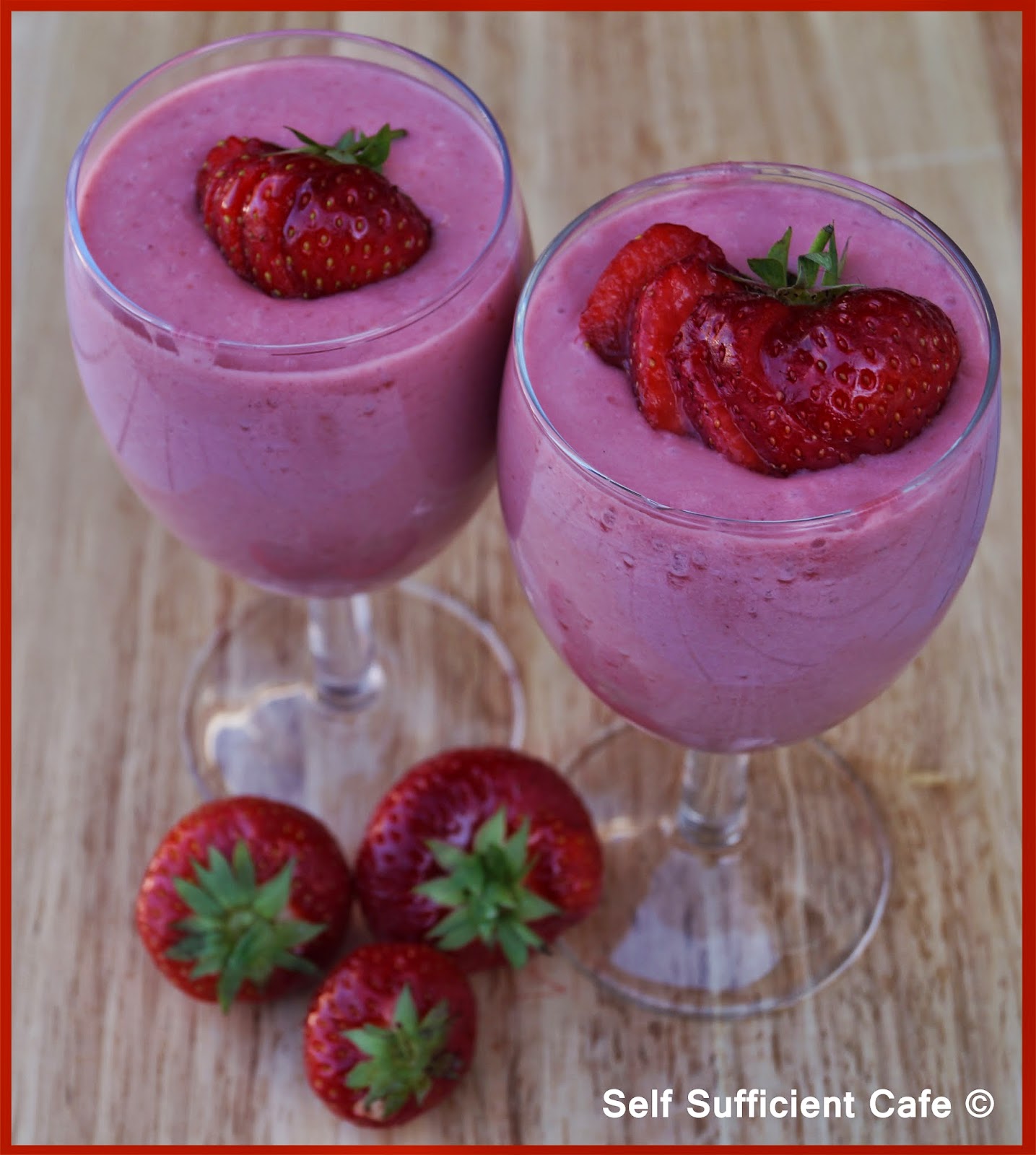 Self Sufficient Cafe: Strawberry Mousse