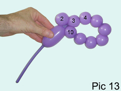 Balloon animals twisting instructions: Balloon flower bracelet