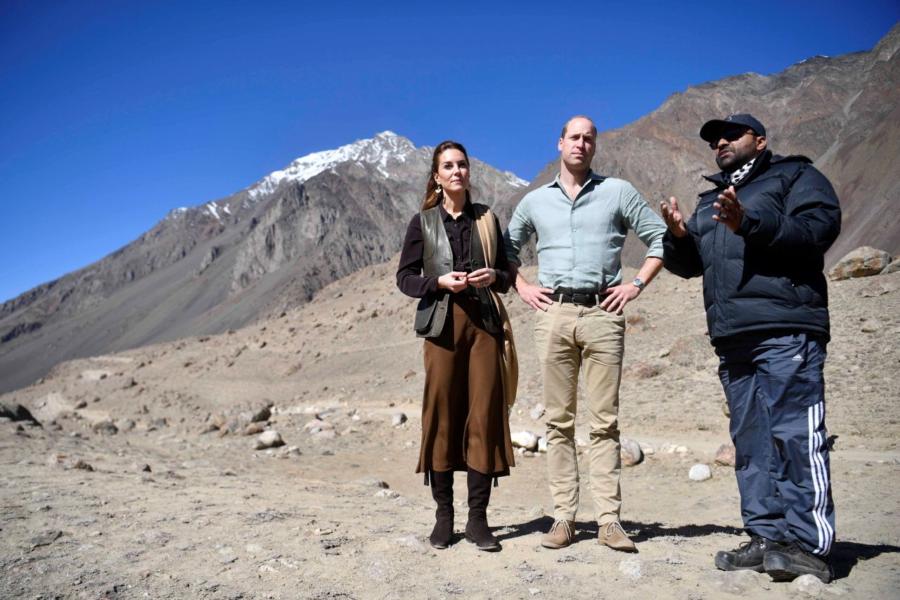 Kate Middleton Visits the Chiatibo Glacier in Pakistan - Hollywood Stars