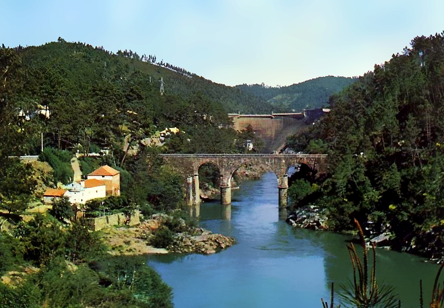 Retratos de Portugal Figueiró dos Vinhos Ponte sobre o Rio Zêzere e