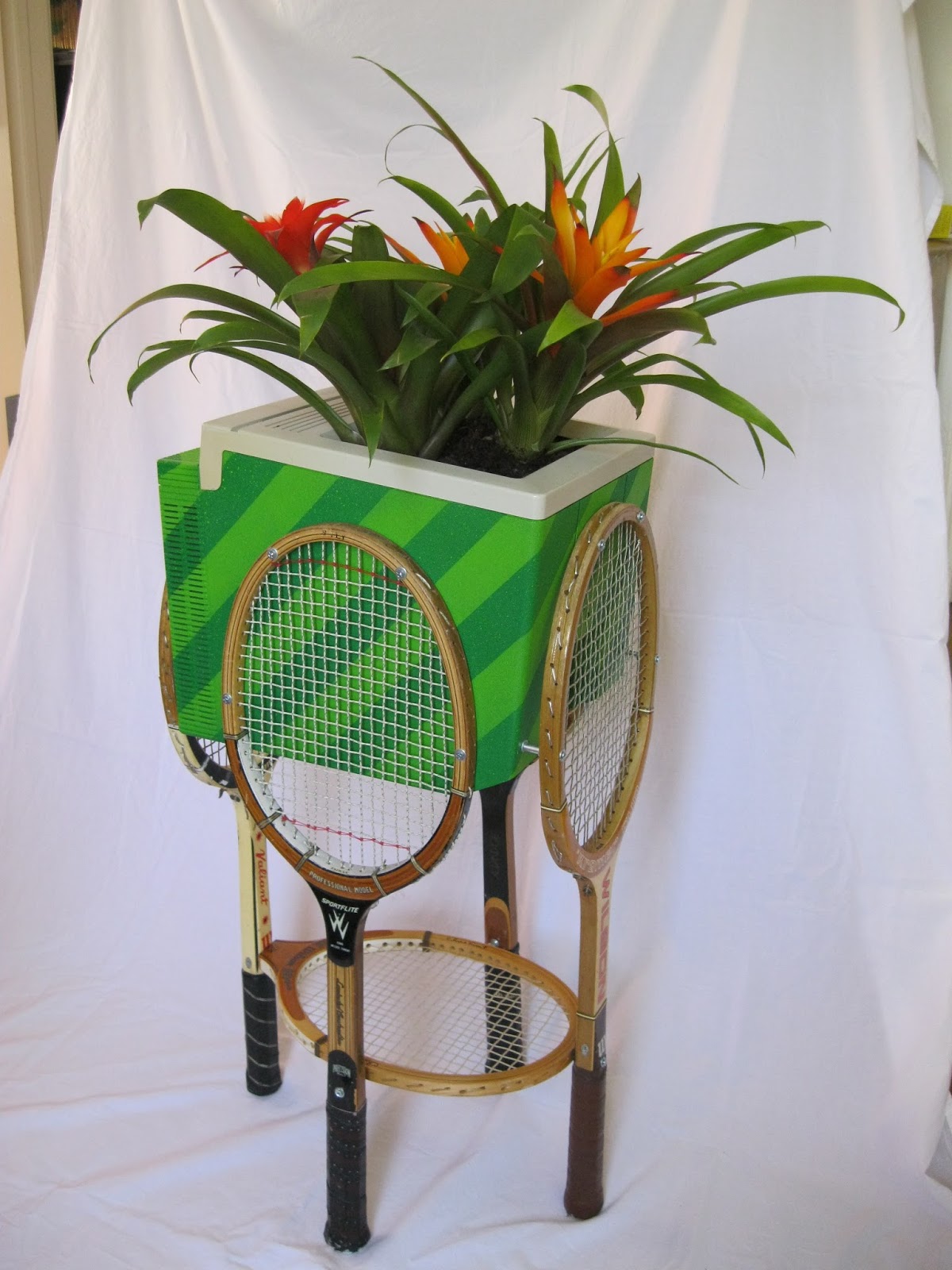 How to Recycle: Bring Back to Life an Old Tennis Rackets