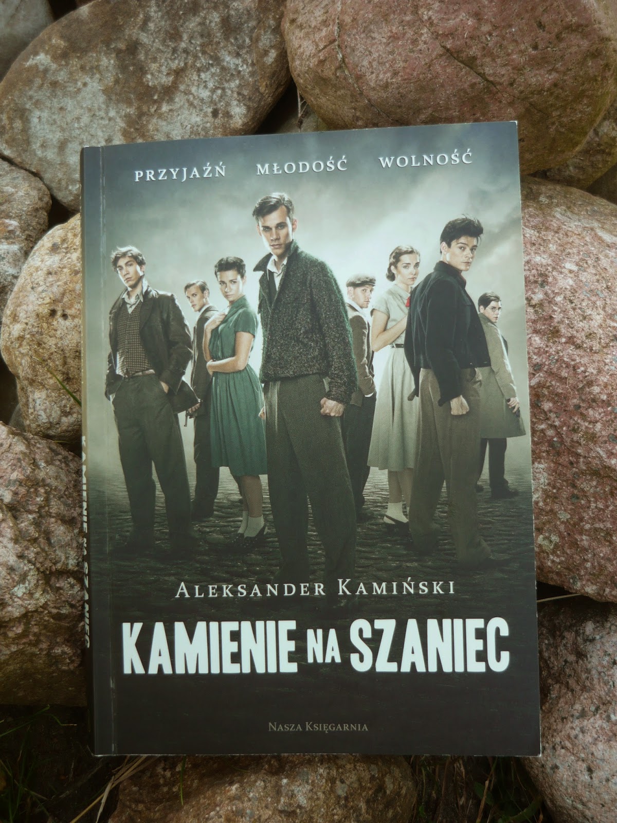 Czarny Jaś Kamienie Na Szaniec ''Kamienie na szaniec''- Aleksander Kamiński | Books&Culture