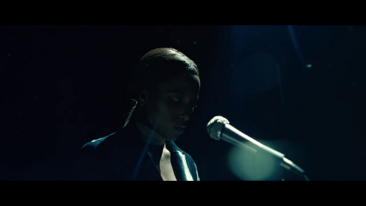 Pubblicità Nuova Volvo V40 it's your journey con canzone Carry On