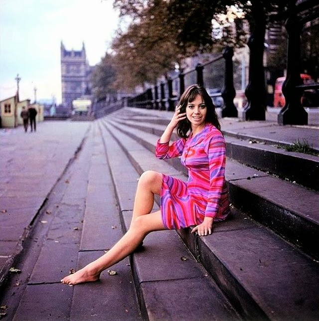 Beautiful Photos of Fabulous London Streetstyle in the 1960s vintage
