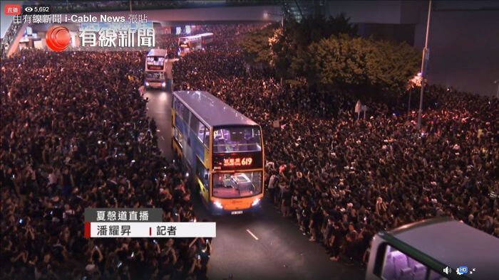 14 Powerful Photos Of The Massive Protests In Hong Kong That Depict People's Discipline And Respect 14 Powerful Photos Of The Massive Protests In Hong Kong That Depict People's Discipline And Respect