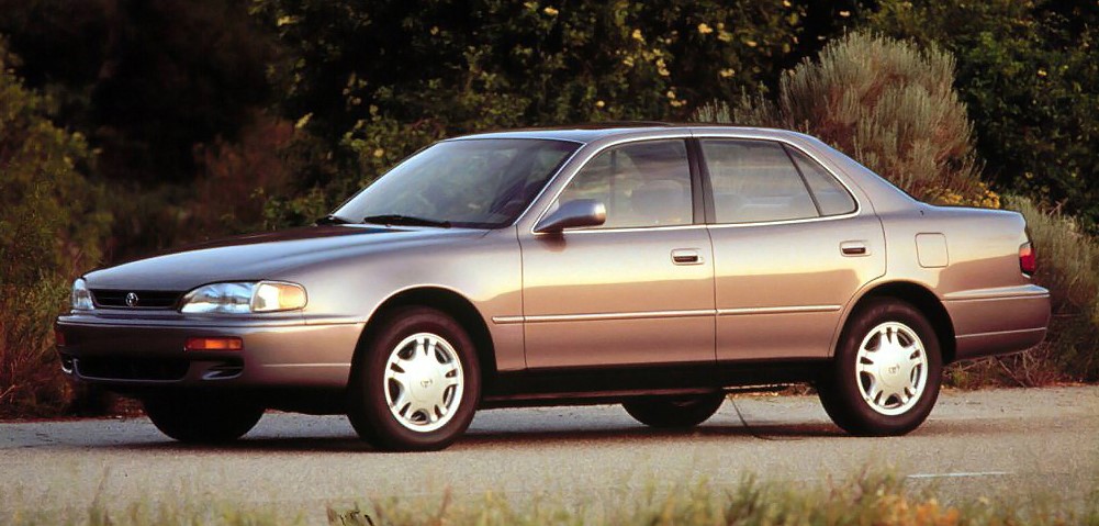 Toyota Camry chega em nova geração por R$ 189.990