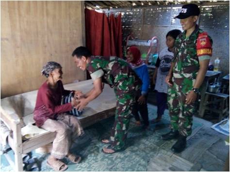 Senyum Sumringah Sikem Dapatkan Sembako Gratis Dari Koramil Sukodono Senyum Sumringah Sikem Dapatkan Sembako Gratis Dari Koramil Sukodono