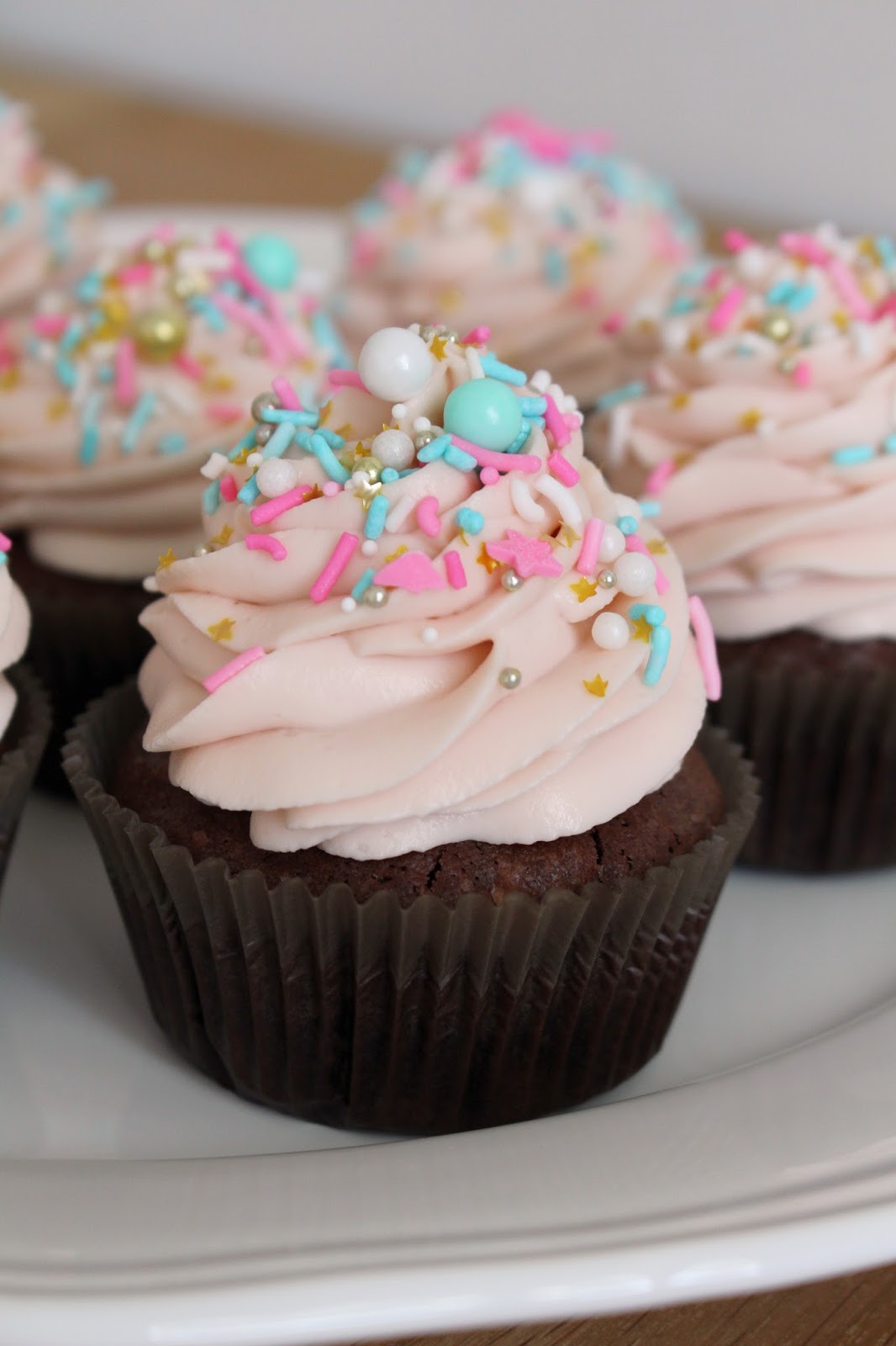 Curls & Cakes Brownie cupcakes with White Chocolate Cream Cheese Frosting