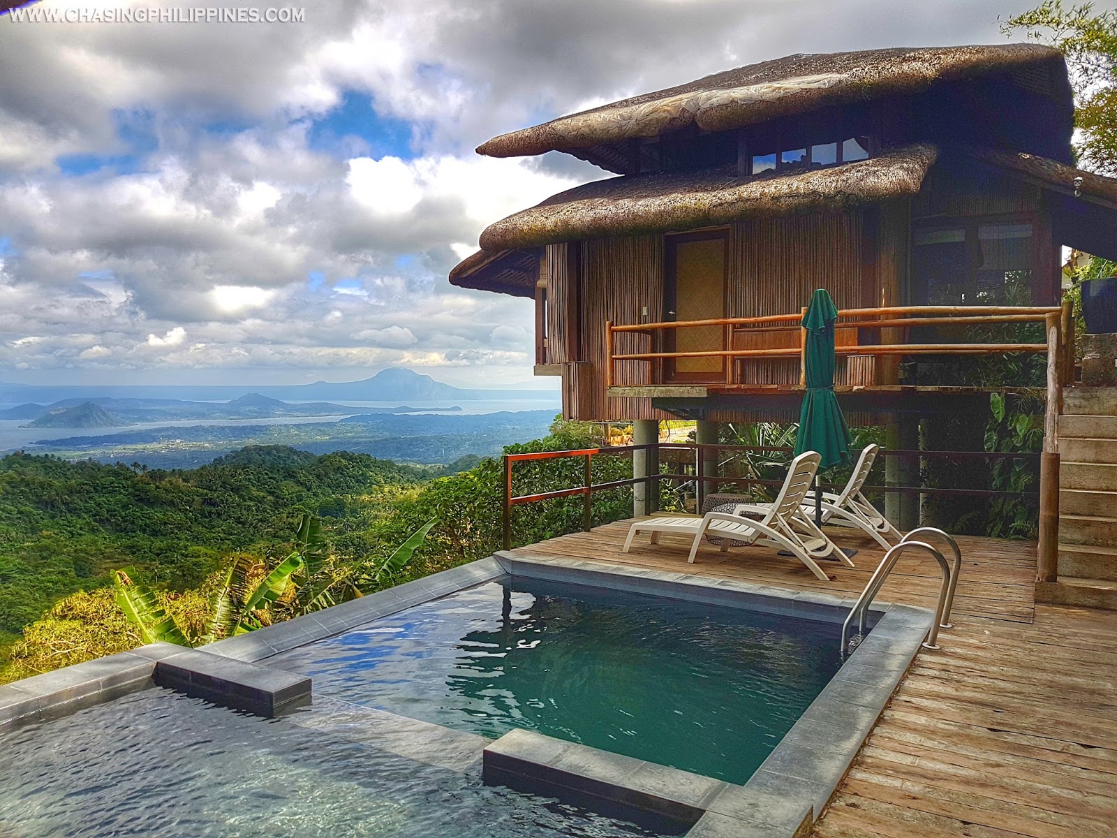 Private Pool In Antipolo Rizal / The house for rent is on block.