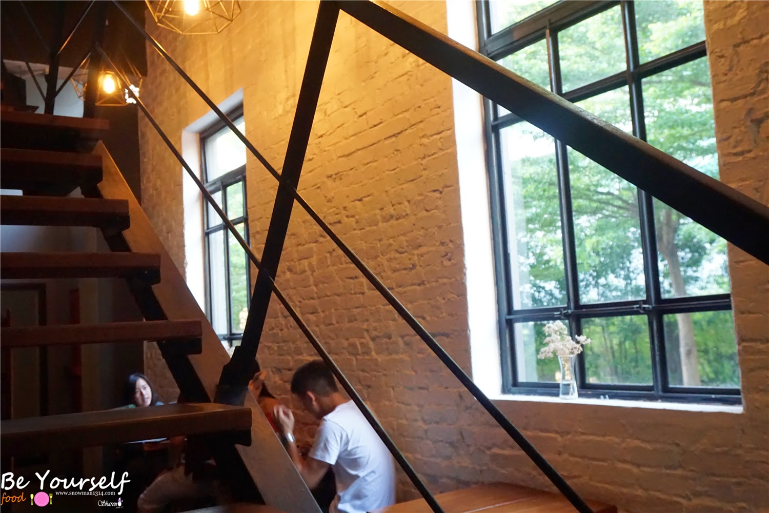 VCR Cafe Jalan Galloway Snowman · Sharing