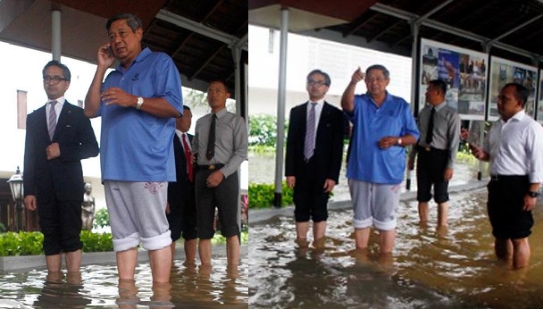 Foto Mantan Presiden Indonesia "SBY" Saat Banjir Menjadi Viral Foto Mantan Presiden Indonesia "SBY" Saat Banjir Menjadi Viral