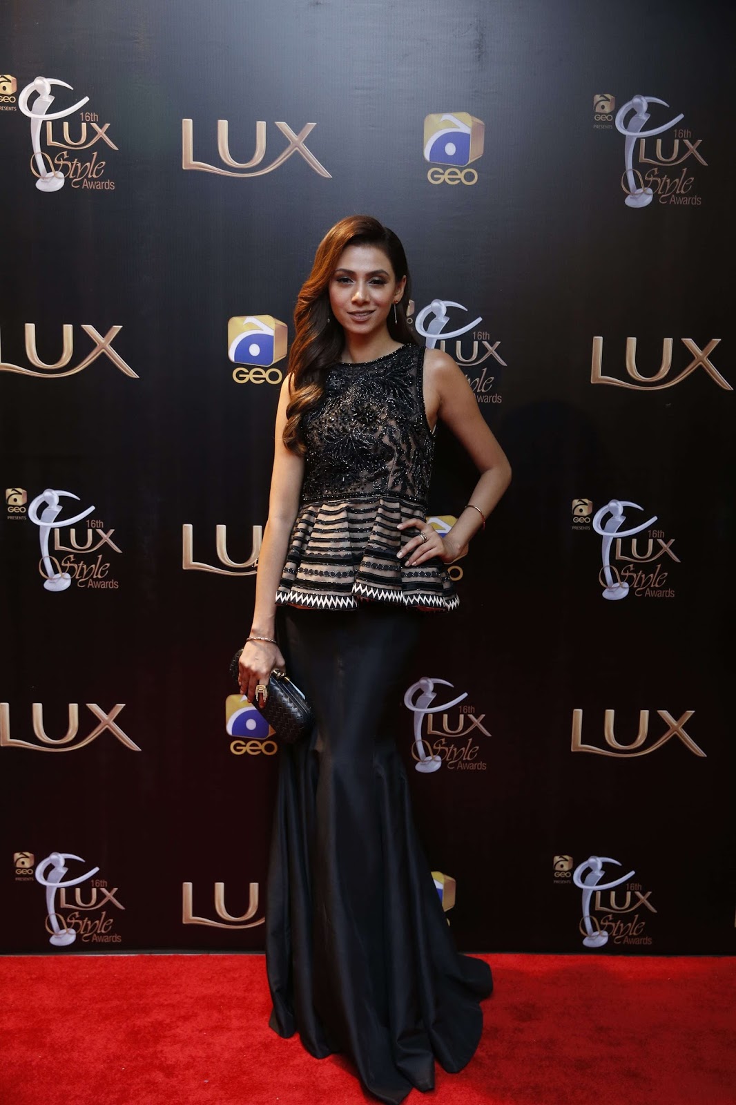Super Hot Pakistani Divas At The 16th LUX Style Awards 2017