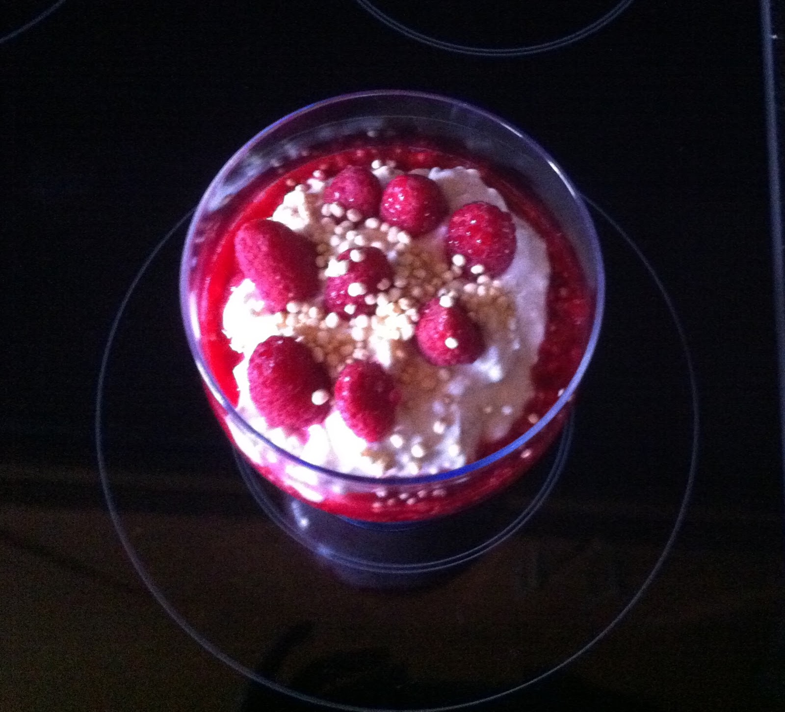 Wessels low carb Welt: Quark mit Himbeeren und Quinoa-Pops