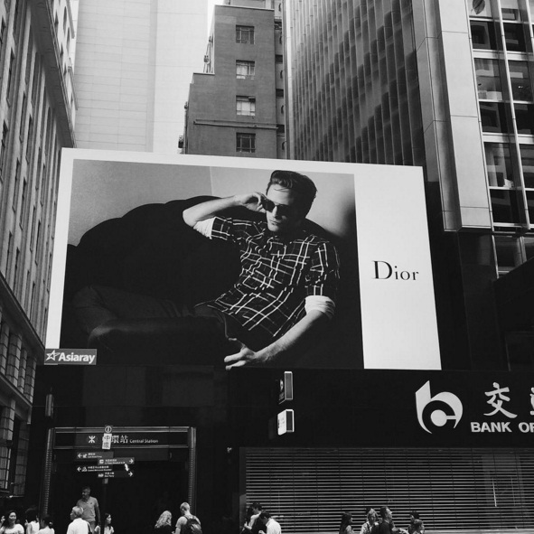 5 Mayo - Gran Cartel de #DiorRob en Hong Kong!!!! Display%2BDiorRob