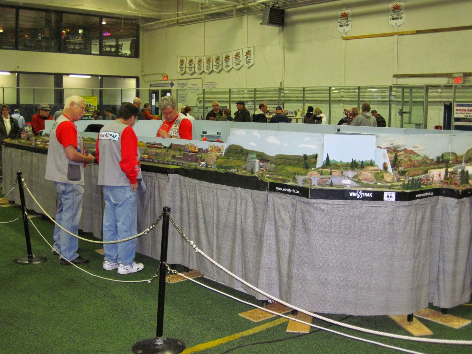 Winnipeg Model Railroad Club WinNtrak runs their N gauge modular