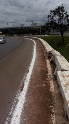 ACÃO CONSEGUE RECUPERAR GUARDA-RODAS NA L2 NORTE DFMOBILIDADE
