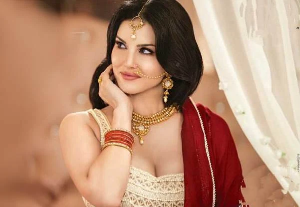 sunny-leone-birthday-special