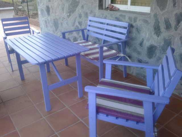 Reciclar y redecorar una mesa y dos bancos de jardín