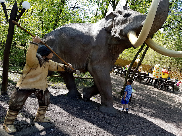 Park Dinozaurów - Nowiny Wielkie - Muzeum Skamieniałości - majówka z dzieckiem - weekend majowy - majówka 2018 - park rozrywki - dinozaury - plac zabaw - atrakcje dla dzieci w woj. lubuskim