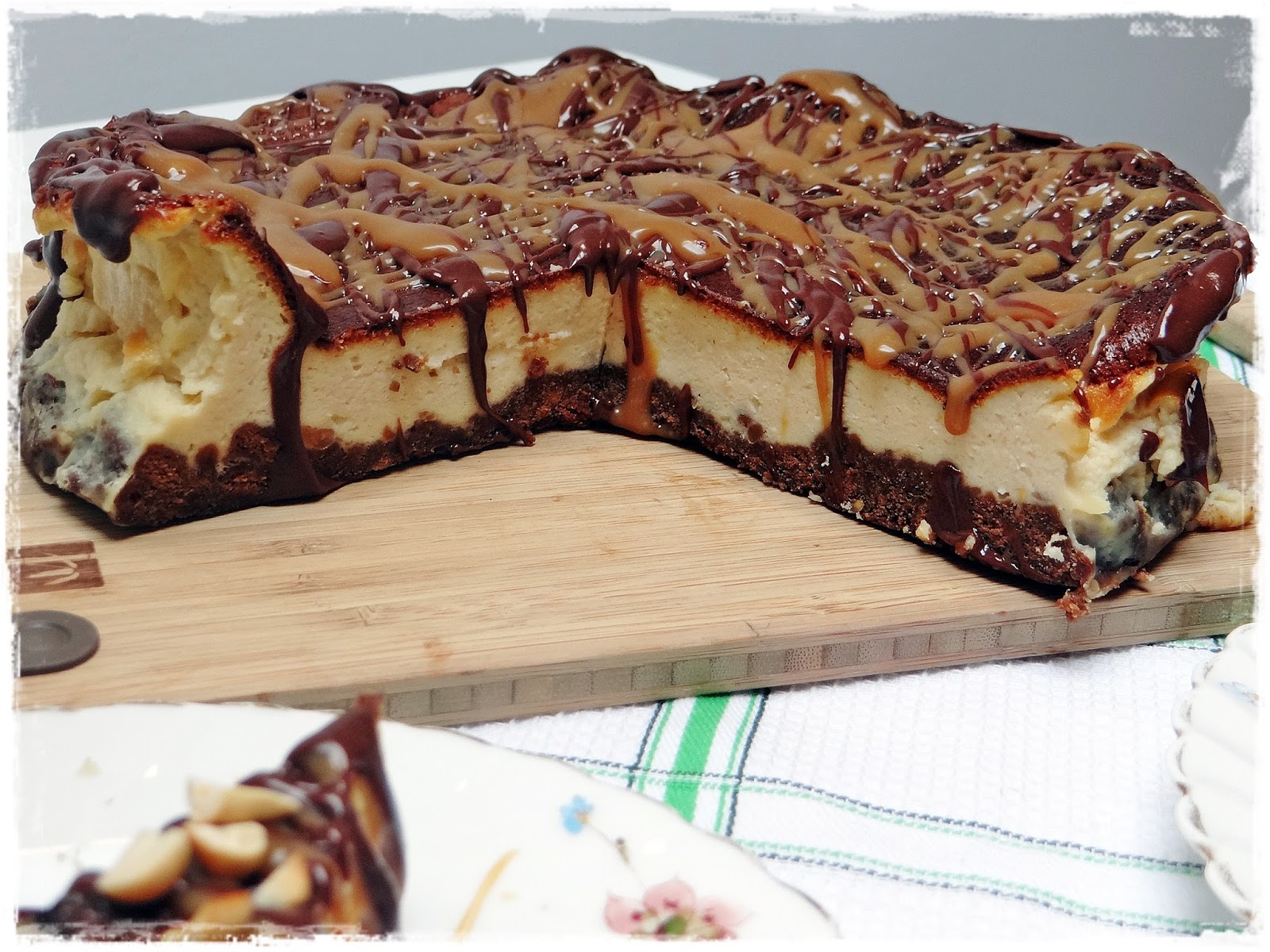 Sernik pieczony z mascarpone i masłem orzechowym