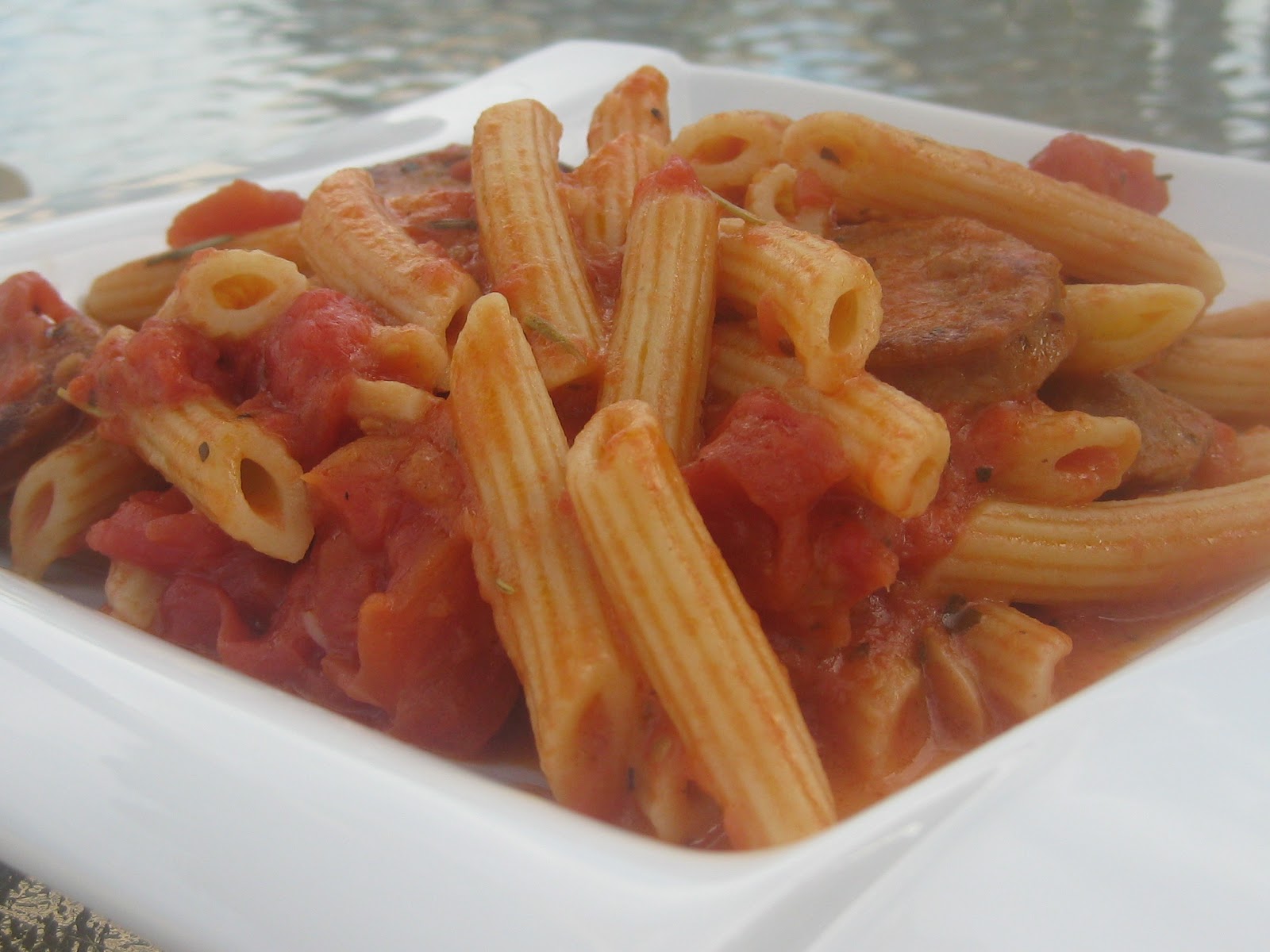 Penne sauce crémeuse aux tomates et aux saucisses italiennes Bedon