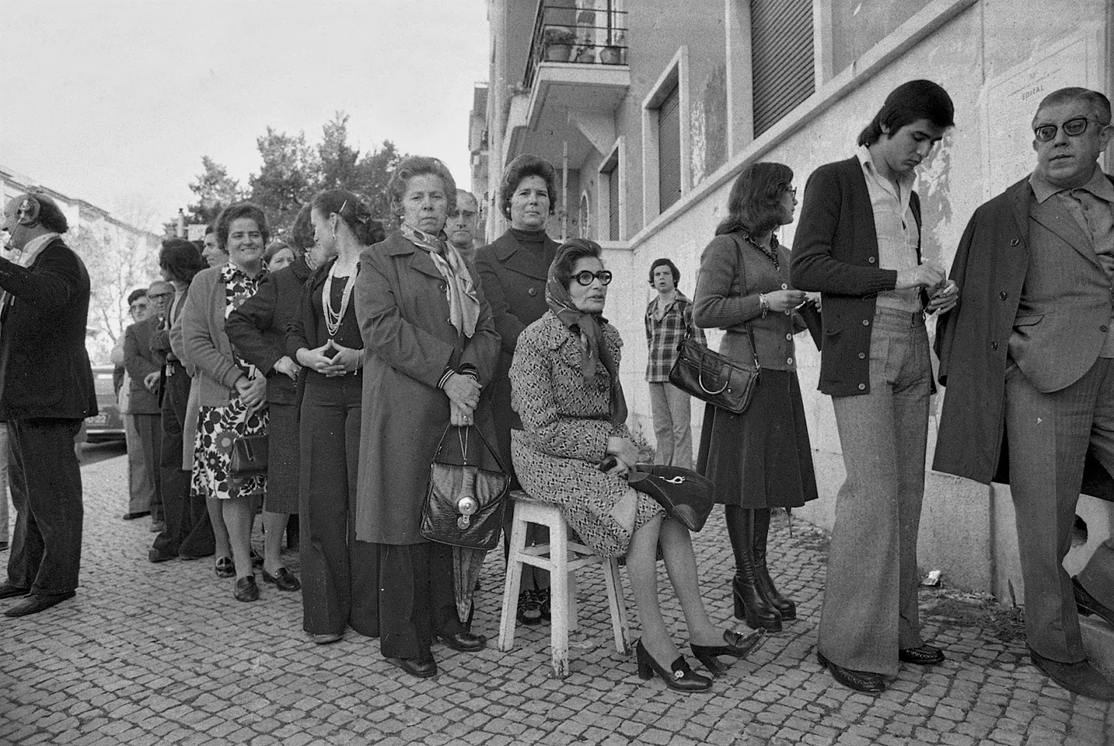 SURICATina 25 de abril de 1975 As primeiras eleições em que as portuguesas adultas puderam SURICATina 25 de abril de 1975 As primeiras eleições em que as portuguesas adultas puderam