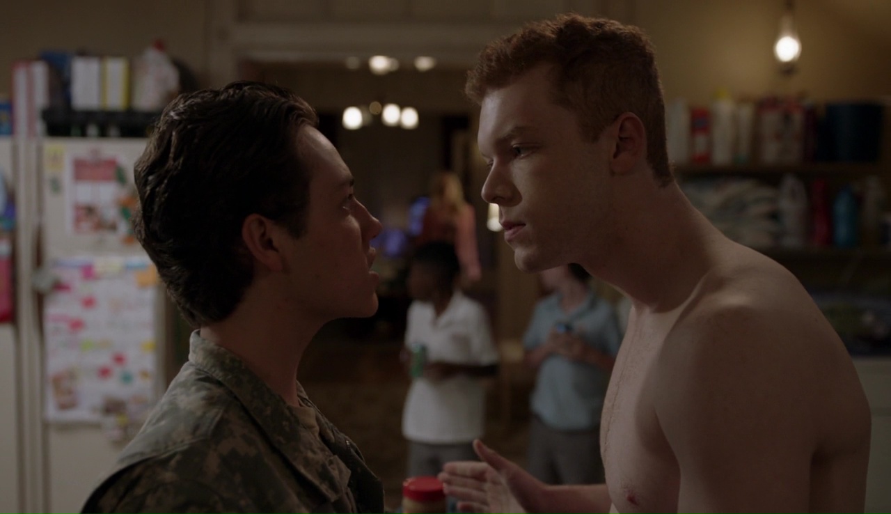 Cameron Monaghan shirtless in Shameless, Season 8, Ep 2.