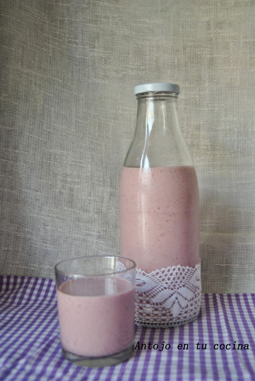 Batido de fresas y moras, delicioso! Antojo en tu cocina Batido de fresas y moras, delicioso! Antojo en tu cocina