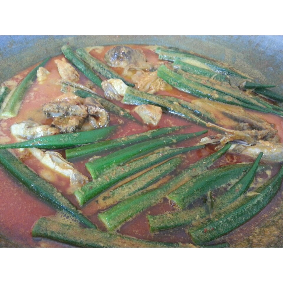 Kari Kepala Ikan Mayong Campur Sayur Bendi Bekal Ke Office