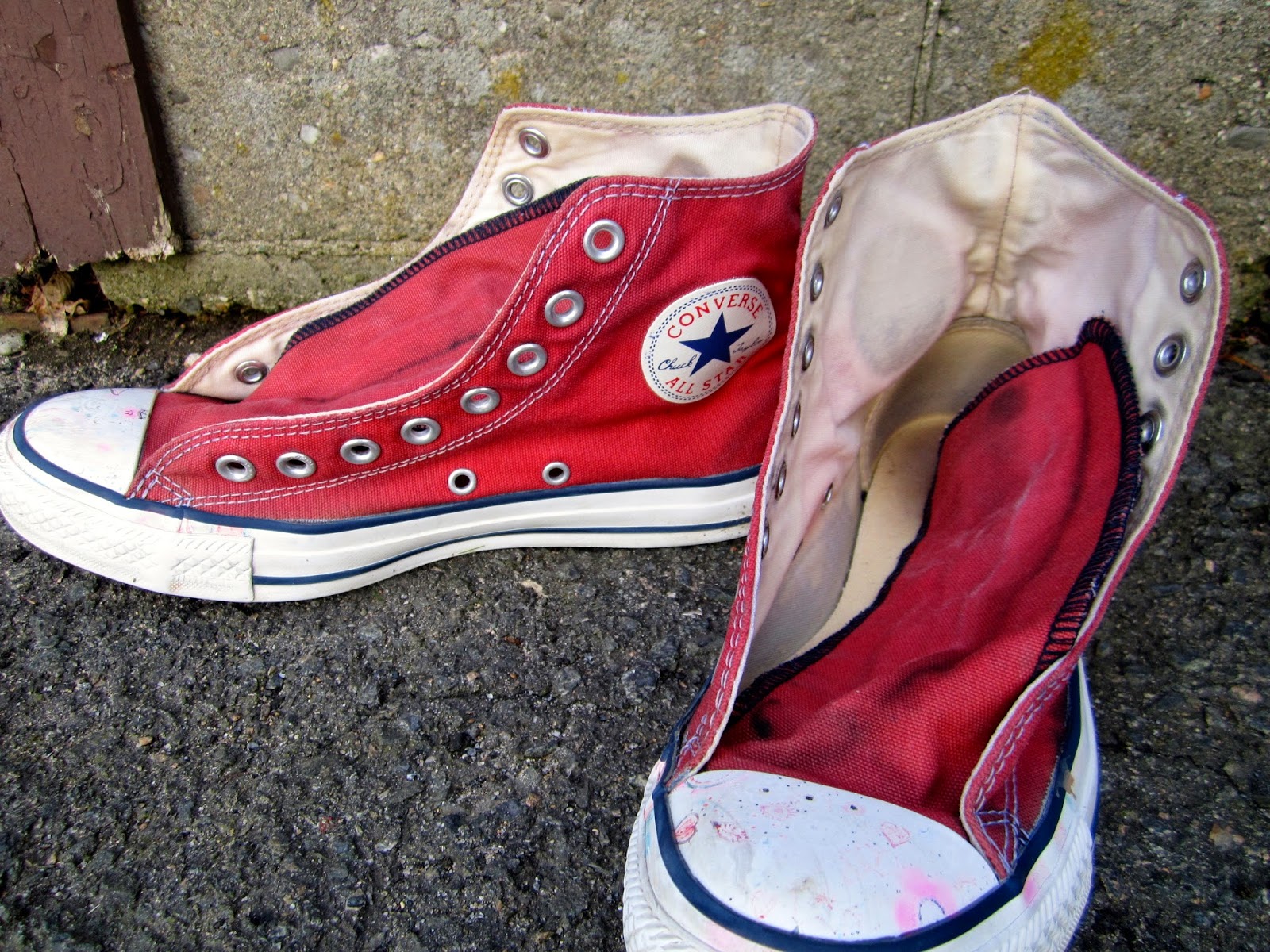 Petite Maison of Fashion DIY Bleached Converse