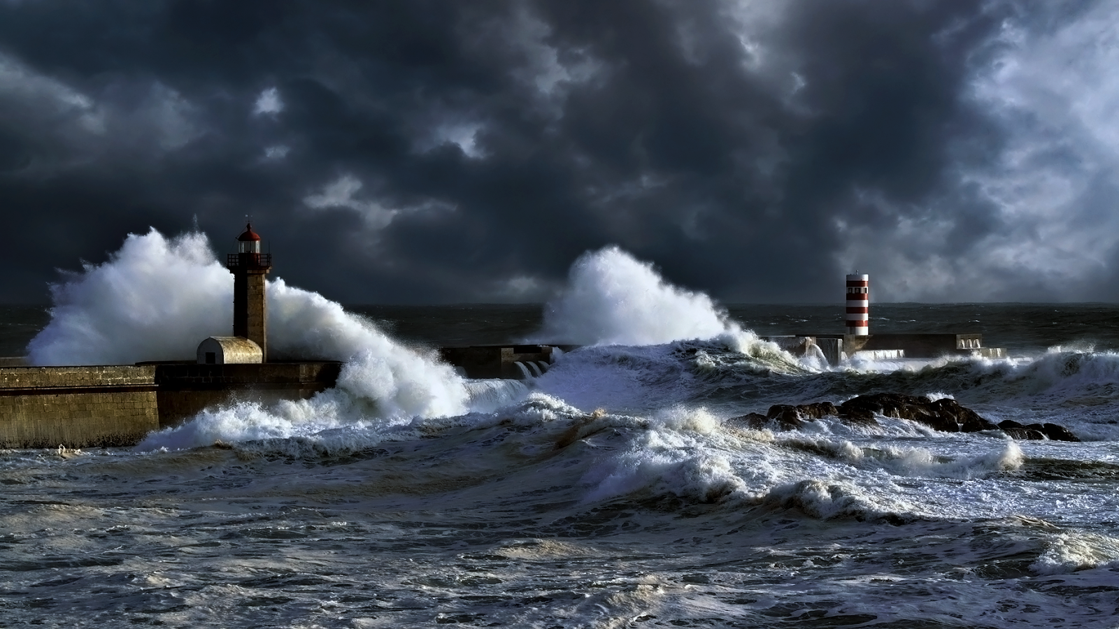 http://3.bp.blogspot.com/-zeB8ba4iZaU/USOox8jonqI/AAAAAAAAEGU/rJCL27O5mW4/s1600/poes-atlantic-sea-storm-wall-inkbluesky.png