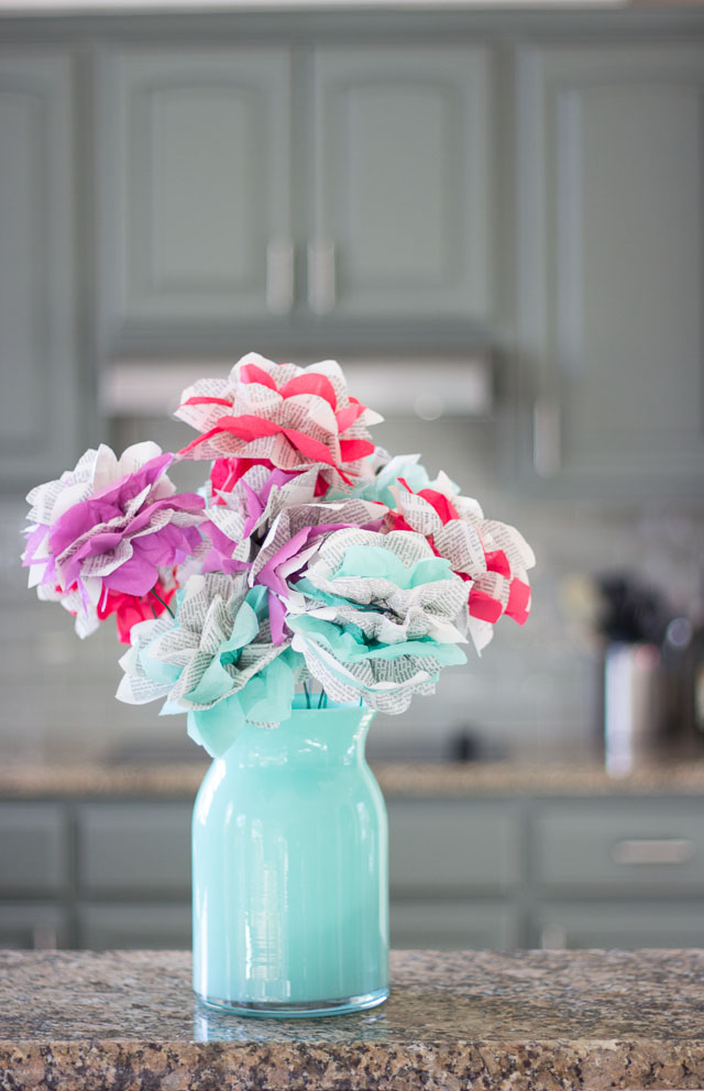Turn old encyclopedia pages into these gorgeous flowers! A great thrift store project Turn old encyclopedia pages into these gorgeous flowers! A great thrift store project