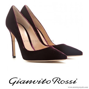 Princess Madeleine Style Gianvito Rossi Purple Velvet Pointed Toe Pumps