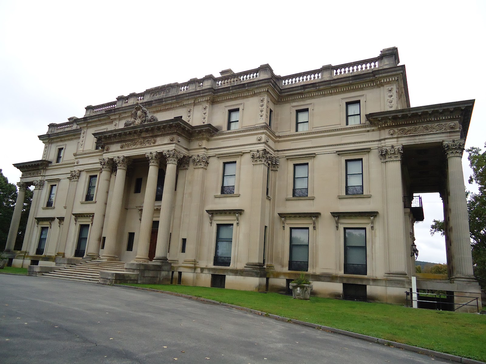 Smooth & Savvy Travels Hyde Park Mansion