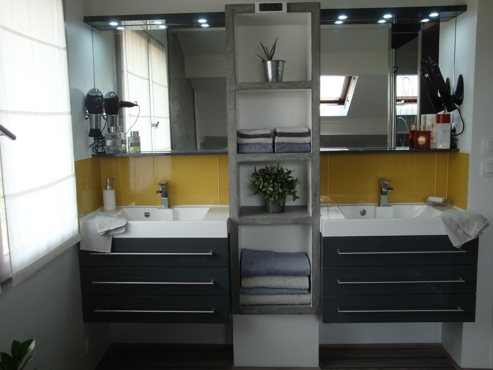 cmaligne Salle de bains entre gris clair et gris foncé