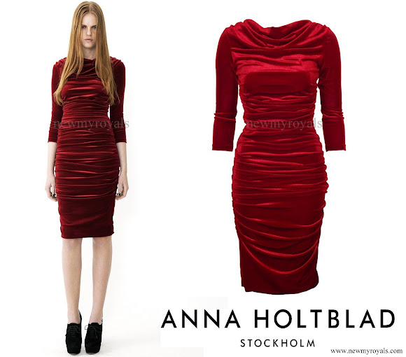 Anna%2BHoltblad%2BBlack%2BRose%2Bdraped-dress.jpg