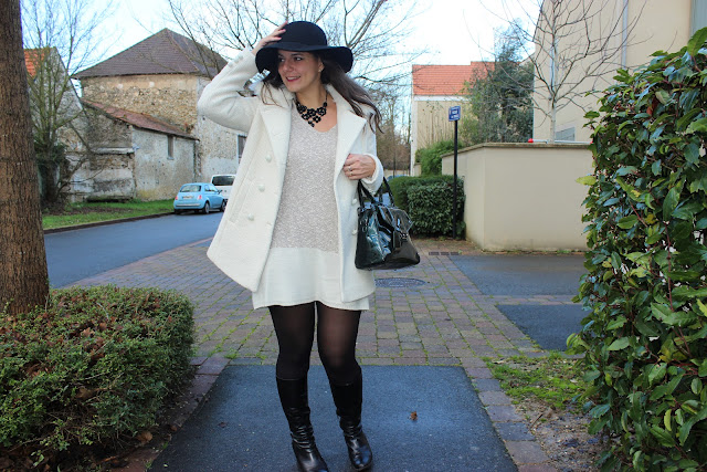 robe pull naf naf, manteau blanc, bottes andré, sac clarks, capeline noire headict