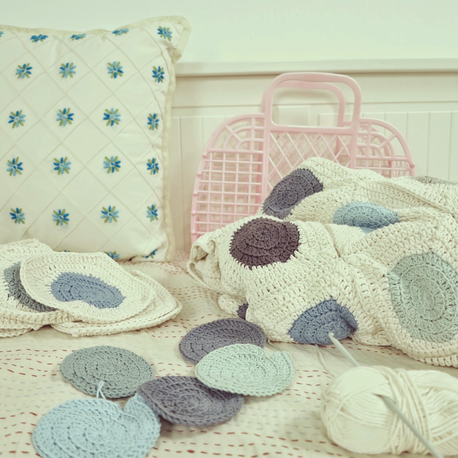 ByHaafner, crochet, dotted blanket, blue hues, pastel, 
