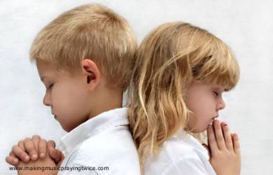 Petra Parents Club Mengajar Anak Berdoa Gambar