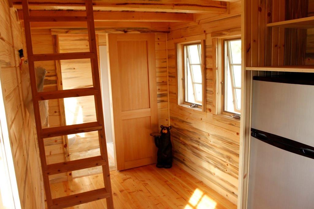 Sandpoint Tiny Home (200 Sq Ft) [ TINY HOUSE TOWN ]