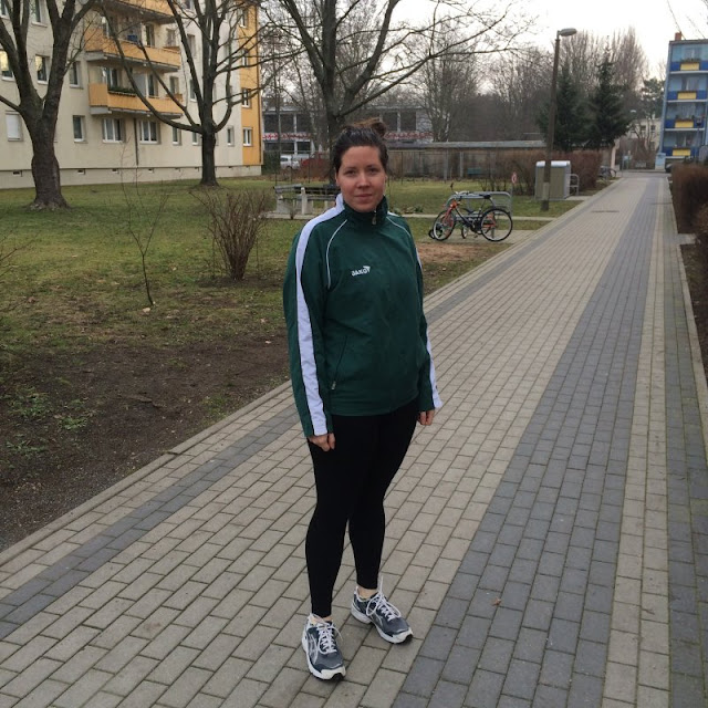 Frau geht jogge Caro geht joggen