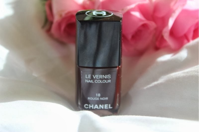 Chanel Le Vernis Nail Noir | Rouge in Colour Sunday The Girl