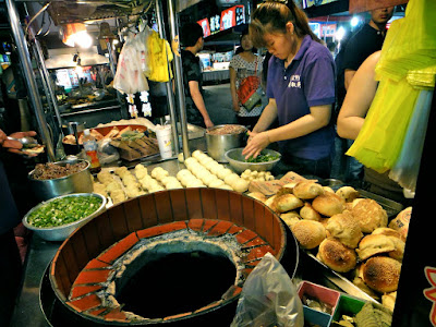 Black Pepper Bun at Liuhe Night Market Kaohsiung Taiwan