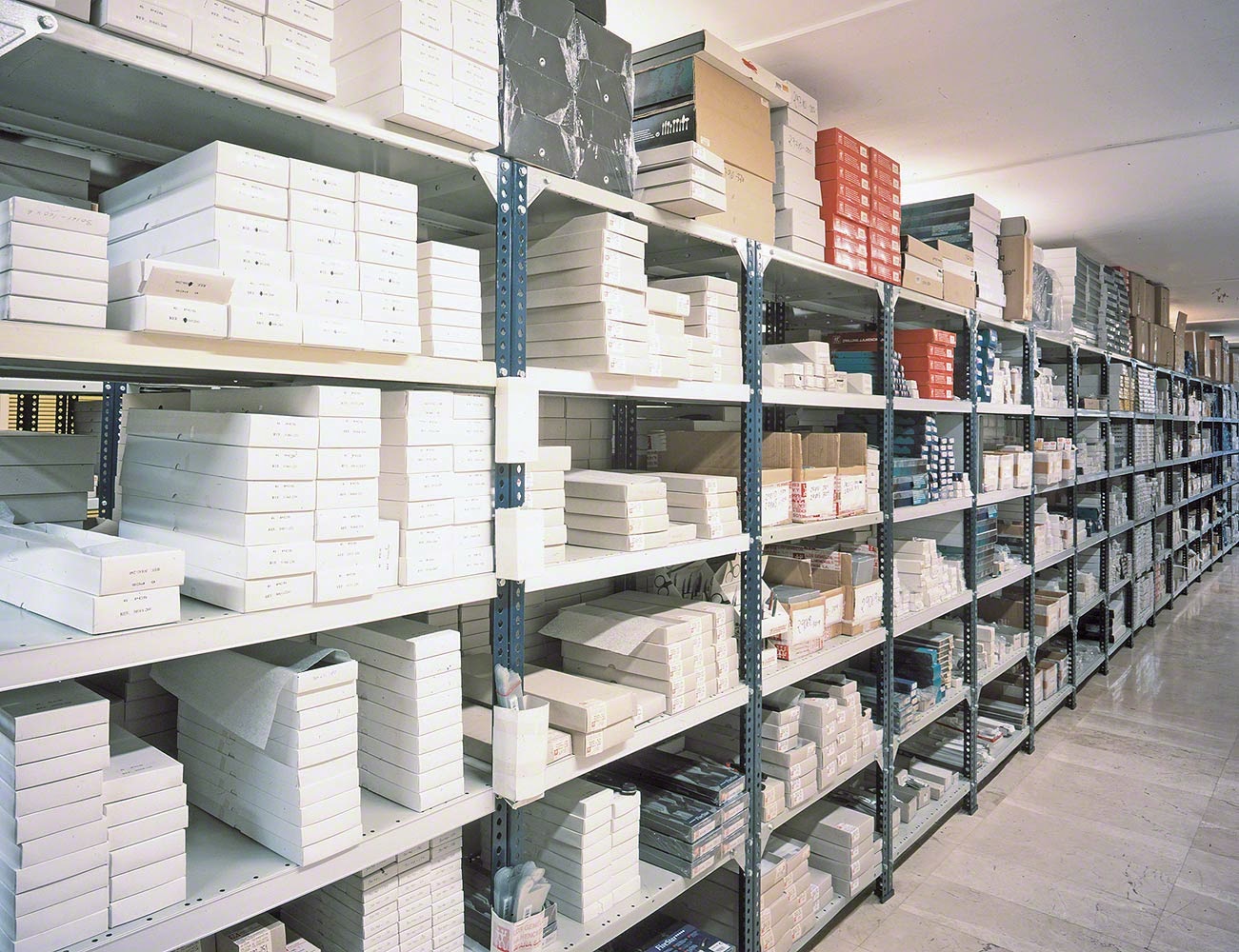 Storage Racking UAE Warehouse Shelving In Dubai boltless rack