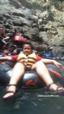 petualangan seru yogyakarta river tubing rafting sungai oyo wisata goa pindul nurul sufitri social media mom blogger traveling culinary review
